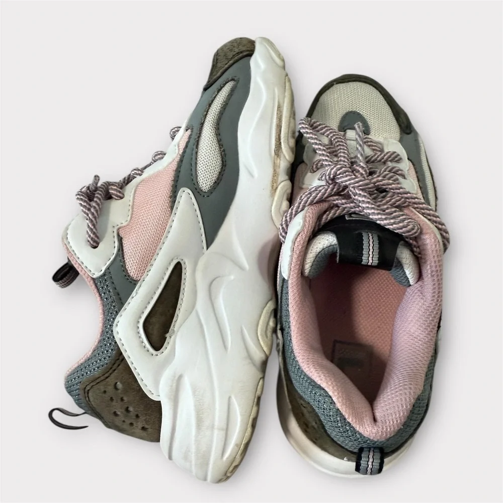 Fila Kids Chunky Sneakers Pink Grey White Lace Up Athletic Shoes Size 3